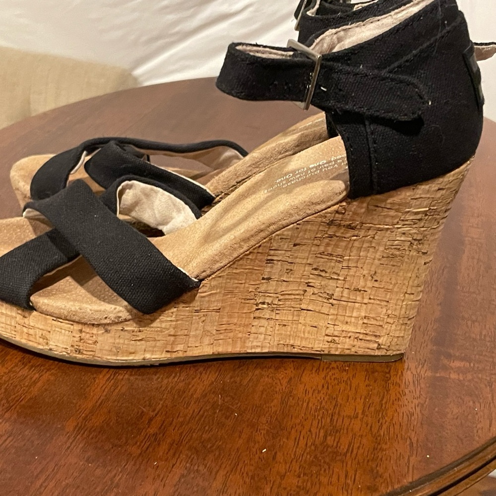 TOMS Black Clarissa Cork Wedge Strappy Wrap Sandals Shoe Black. - Picture 2 of 5